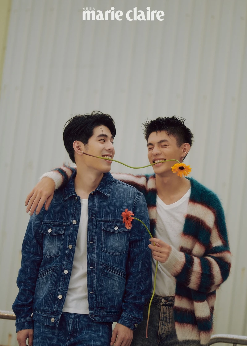 詹懷雲:丹寧印花套裝,Isabel Marant。邱以太:條紋馬海毛針織衫,Isabel Marant;刷色丹寧褲,Sandro。 詹懷雲:丹寧印花套裝,Isabel Marant。邱以太:條紋馬海毛針織衫,Isabel Marant;刷色丹寧褲,Sandro。