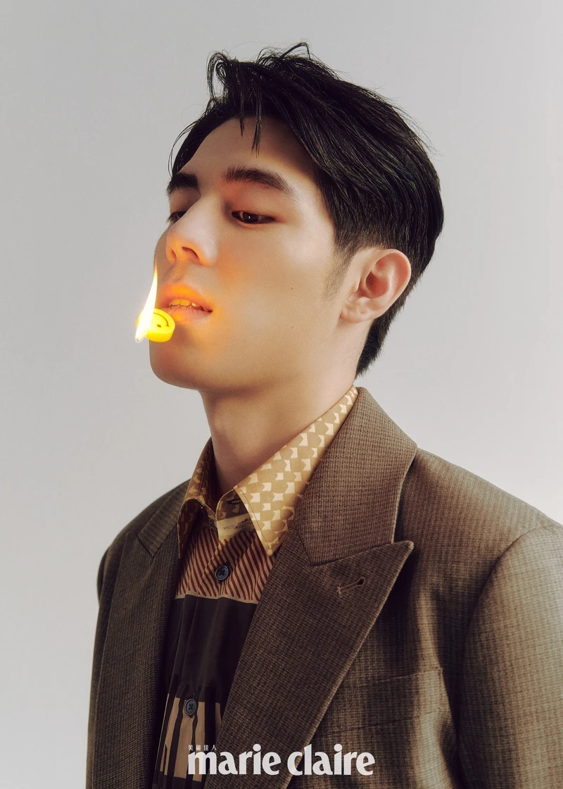 詹懷雲:格紋西裝外套,Allsaints;印花襯衫,Paul Smith。 詹懷雲:格紋西裝外套,Allsaints;印花襯衫,Paul Smith。