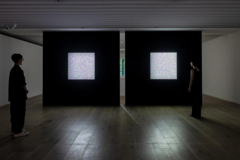 陽春麵研究舍─陳姿尹、莊向峰，單頻道演算影像裝置〈The Portrait - The Crowd’s Portrait of Me〉與〈The Portrait - My Self-Portrait〉 ©忠泰美術館