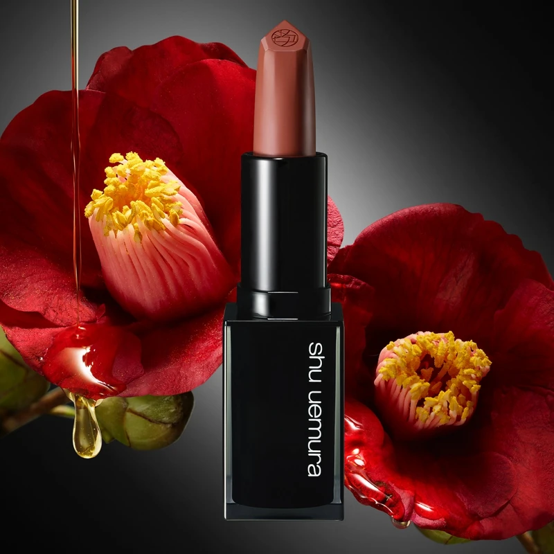 shu uemura植村秀2023年無色限輕霧保濕唇膏情境圖。