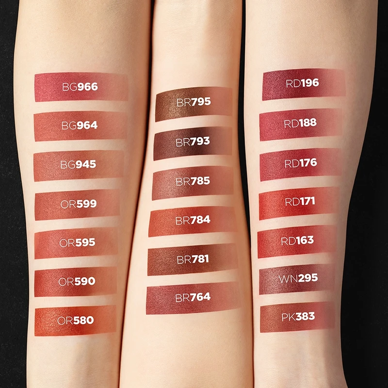 shu uemura植村秀2023年無色限輕霧保濕唇膏手部試色。