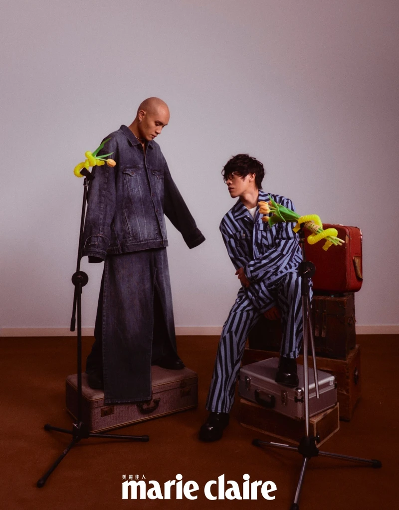 (黃宣)丹寧套裝,Balenciaga;黑色短靴,Bottega Veneta;耳環、項鍊,藝人私物。 (盧廣仲)條紋單寧套裝、白色短袖上衣,all by Kenzo;黑色短靴,Tod’s。 (黃宣)丹寧套裝,Balenciaga;黑色短靴,Bottega Veneta;耳環、項鍊,藝人私物。 (盧廣仲)條紋單寧套裝、白色短袖上衣,all by Kenzo;黑色短靴,Tod’s。