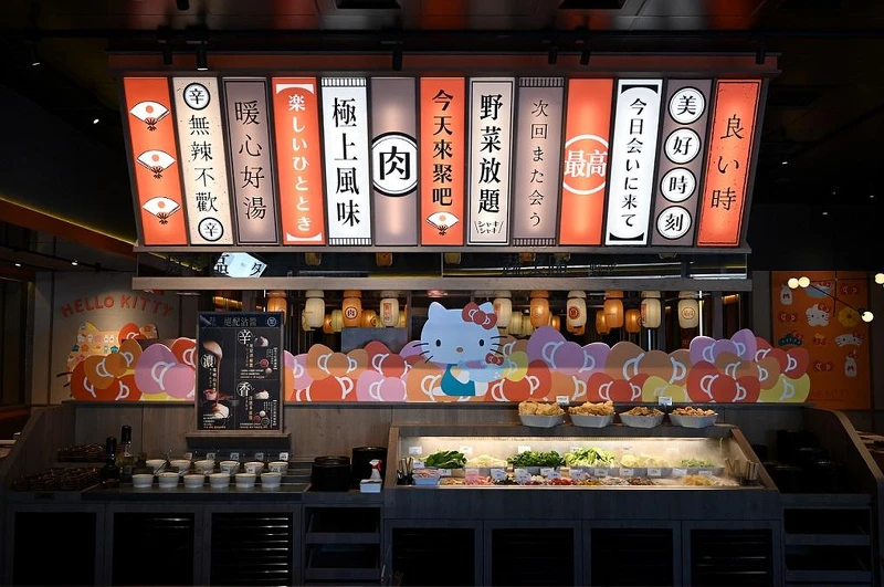全台門市都有Hello Kitty裝飾陪吃。