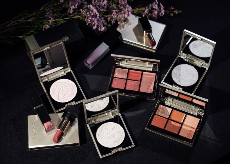 SUQQU 20週年限定彩妝。 SUQQU 20週年限定彩妝。