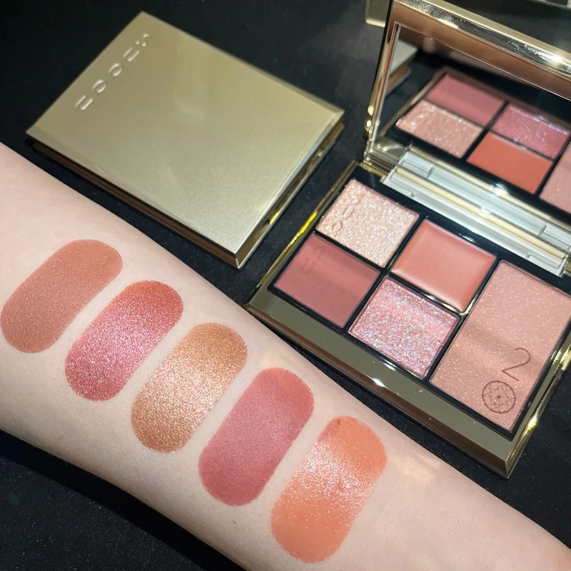 SUQQU 20週年限定眼頰彩盤(#102夢咲光YUMESAKIKOU)9.2g,NT3,750 SUQQU 20週年限定眼頰彩盤(#102夢咲光YUMESAKIKOU)9.2g,NT3,750