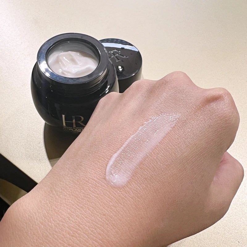 HR赫蓮娜2023年黑繃帶眼霜質地。 HR赫蓮娜2023年黑繃帶眼霜質地。