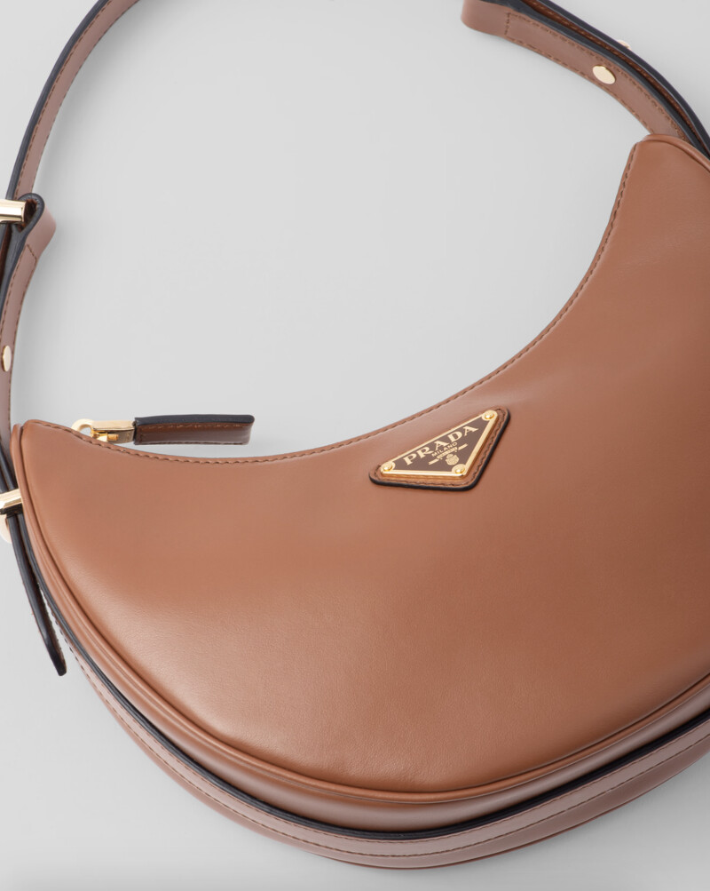 Prada Arqué 皮革肩背袋