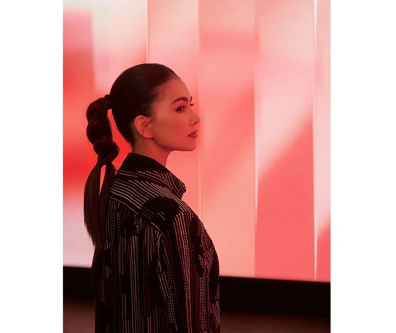 昆凌於康朋街31號唇膏鑑賞活動中擦上 #2度假 昆凌於康朋街31號唇膏鑑賞活動中擦上 #2度假