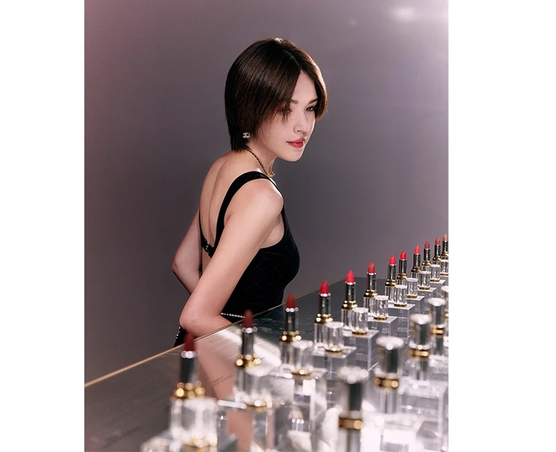 許瑋甯於康朋街31號唇膏鑑賞活動中擦上 #4緞面雪紡 許瑋甯於康朋街31號唇膏鑑賞活動中擦上 #4緞面雪紡