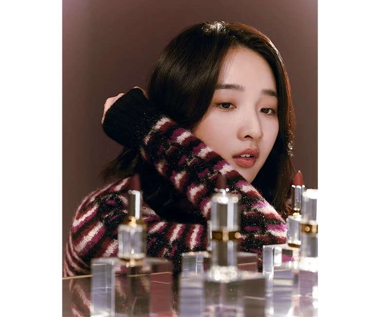 李沐於康朋街31號唇膏鑑賞活動中擦上 #3精裝書 李沐於康朋街31號唇膏鑑賞活動中擦上 #3精裝書