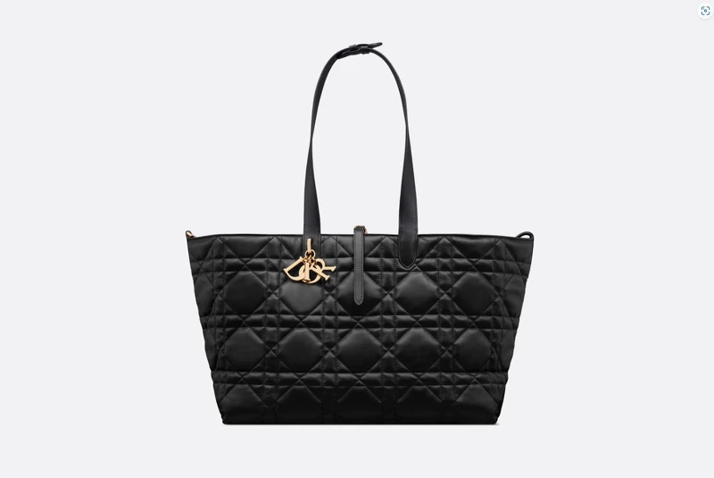 Dior Toujours手袋 大型藤格紋圖案，NT$ 145,000。