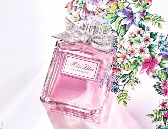 MISS DIOR花漾迪奧淡香水 50ML NT$3,750。 MISS DIOR花漾迪奧淡香水 50ML NT$3,750。