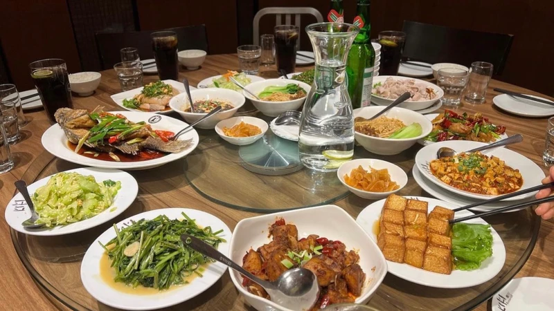 玉澤演到KiKi用餐。 玉澤演到KiKi用餐。