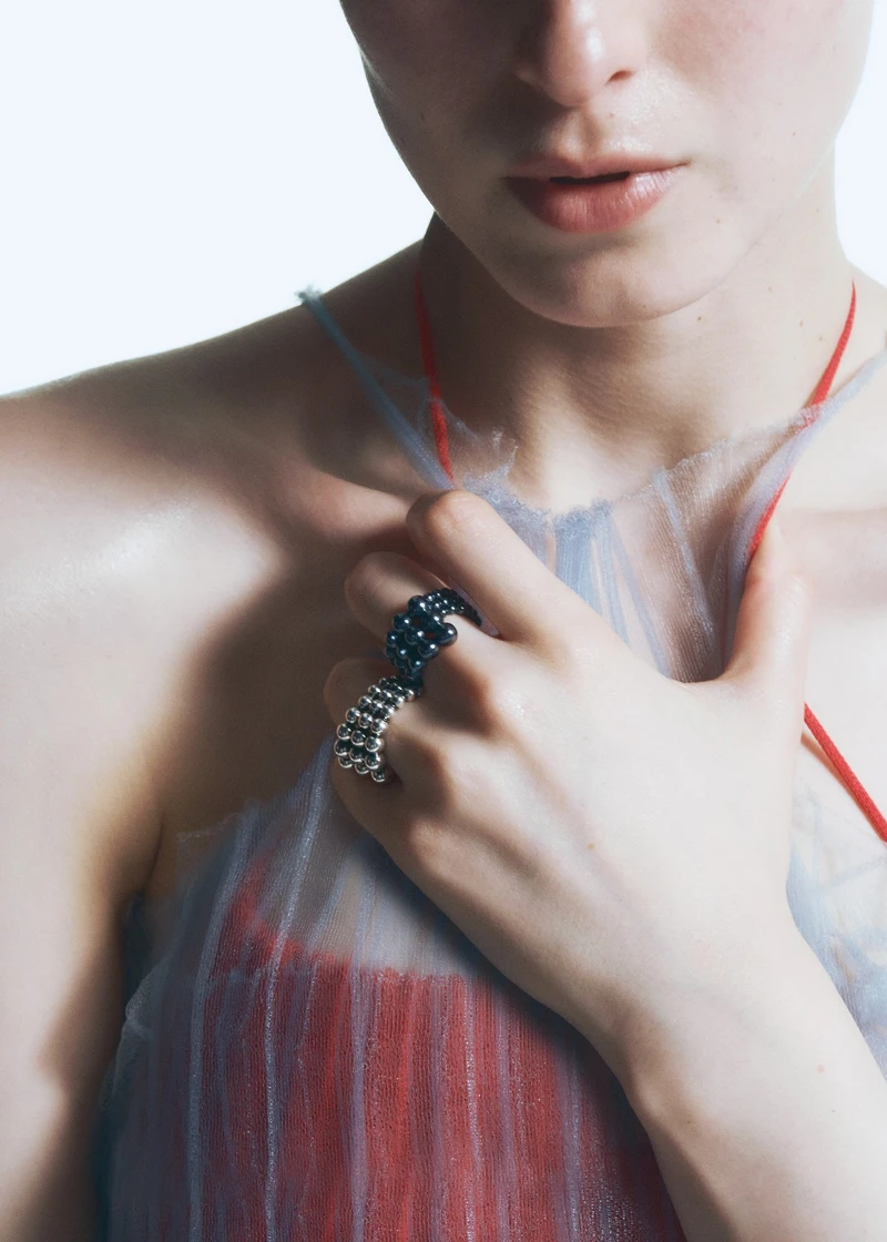 喬治傑生 x A. Roege Hover 全新月光葡萄膠囊系列珠寶 形象圖