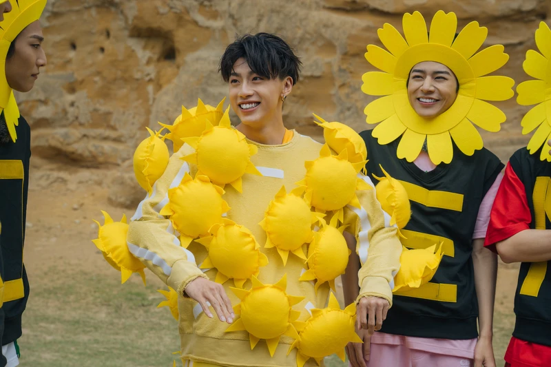 《Ozone 夏日青春冒險》文廷(中)在「人體彈弓遊戲」擔任小太陽射手 《Ozone 夏日青春冒險》文廷(中)在「人體彈弓遊戲」擔任小太陽射手