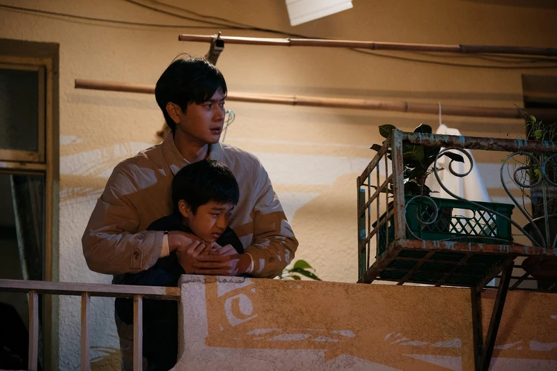 劉冠廷(後)和白潤音在《老狐狸》懷抱買房子的共同夢想。 劉冠廷(後)和白潤音在《老狐狸》懷抱買房子的共同夢想。