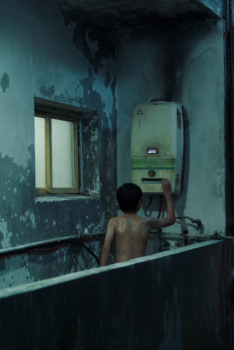 白潤音在《老狐狸》中和父親一洗完澡就先關瓦斯。 白潤音在《老狐狸》中和父親一洗完澡就先關瓦斯。