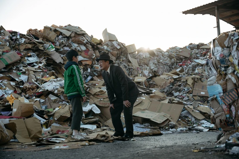 陳慕義(右)在《老狐狸》中教白潤音斷絕同情的方法。 陳慕義(右)在《老狐狸》中教白潤音斷絕同情的方法。