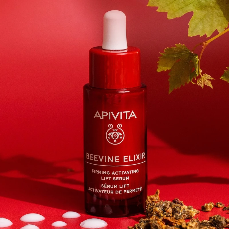 APIVITA膠原緊緻彈潤精華情境圖。 APIVITA膠原緊緻彈潤精華情境圖。