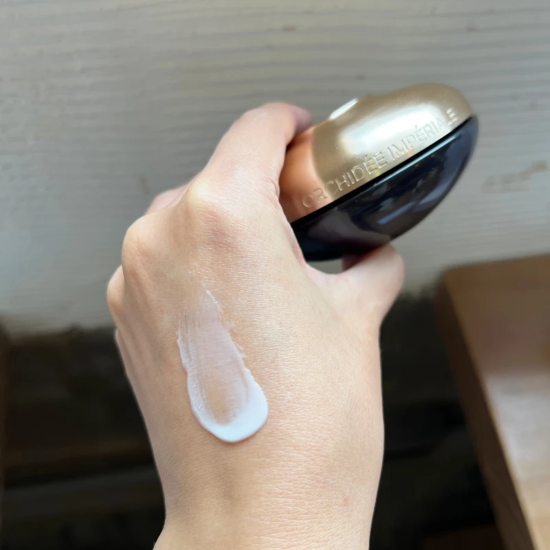 嬌蘭蘭鑽極萃氧生豐潤霜50ml,NT19,500 嬌蘭蘭鑽極萃氧生豐潤霜50ml,NT19,500