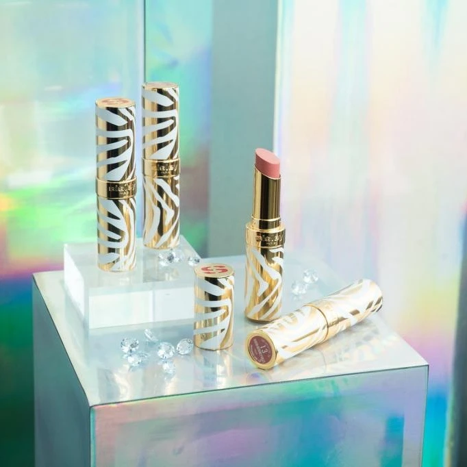 Sisley植物閃耀水潤光唇膏(#13比佛利蜜桃杏仁)3g，NT1,600、補充替芯3g，NT1,250