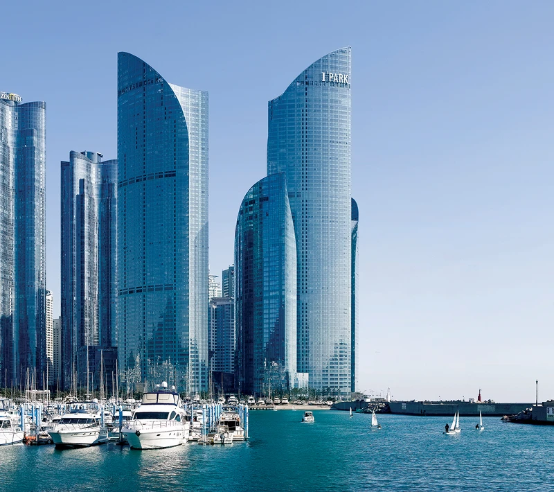 「釜山柏悅酒店 Park Hyatt Busan」未來感十足的外觀在海雲台海灘特別吸睛。