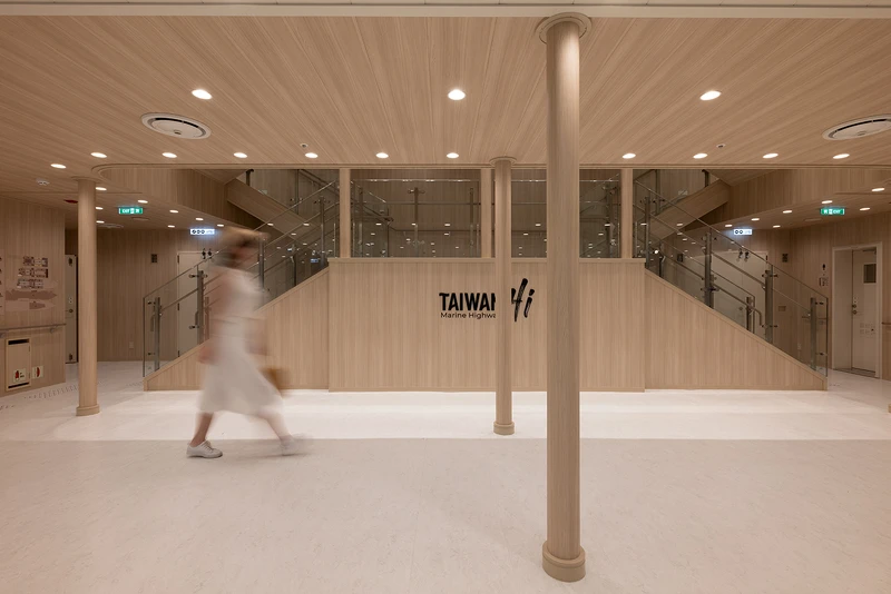 在船舶設計中融入航港局海上運輸全新品牌「Taiwan Hi」。 在船舶設計中融入航港局海上運輸全新品牌「Taiwan Hi」。