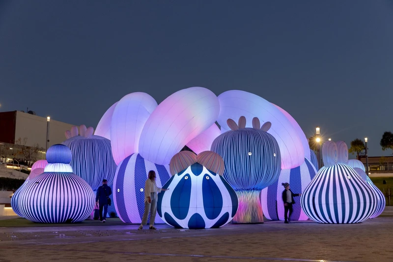 ENESS擅打造外型夢幻可愛的巨型藝術作品（照片／Instagram @studioeness）