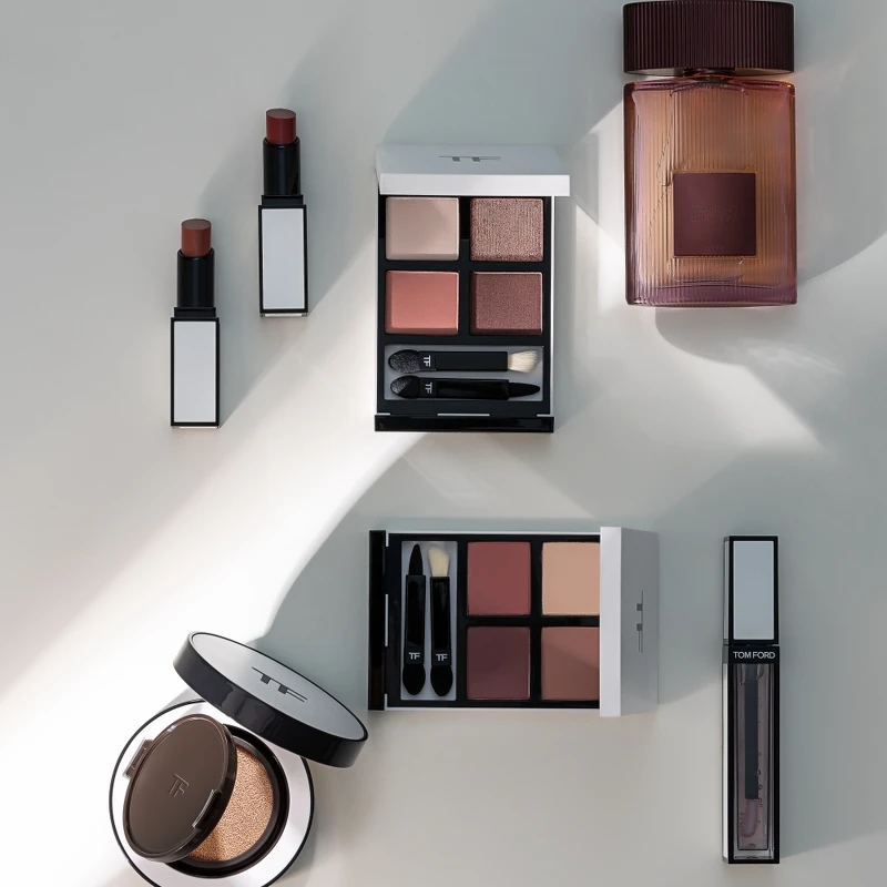 TOM FORD設計師系列深焙玫瑰淡香精與限量玫瑰秘境彩妝。 TOM FORD設計師系列深焙玫瑰淡香精與限量玫瑰秘境彩妝。