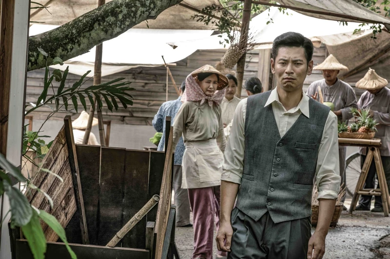 陳博文飾演的博文少爺溫柔多情,被阿春罵醒之後,面對現實回到元配身邊 陳博文飾演的博文少爺溫柔多情,被阿春罵醒之後,面對現實回到元配身邊