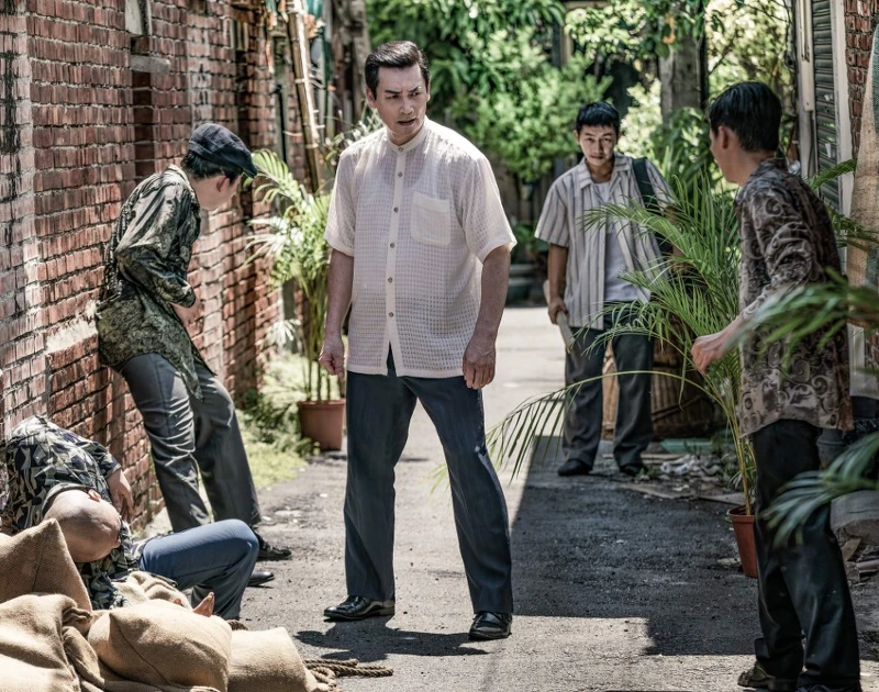 伊正(左二)飾演金將,為人俠義、大方,阿發職場上的貴人 伊正(左二)飾演金將,為人俠義、大方,阿發職場上的貴人