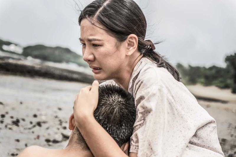 孩子在自己懷裡死去,阿春聲嘶力竭哭喊”我的心肝寶貝”,但一切都來不及了 孩子在自己懷裡死去,阿春聲嘶力竭哭喊”我的心肝寶貝”,但一切都來不及了