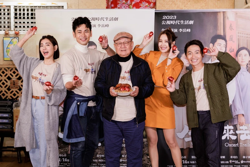 李岳峰(中)出席記者會與主要演員大合照 李岳峰(中)出席記者會與主要演員大合照