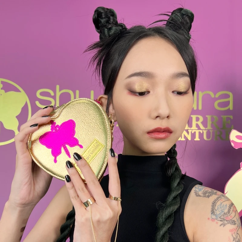 shu uemura植村秀X JOJO的奇妙冒險限量聯名彩妝石之海9色眼影盤實擦試色。 shu uemura植村秀X JOJO的奇妙冒險限量聯名彩妝石之海9色眼影盤實擦試色。