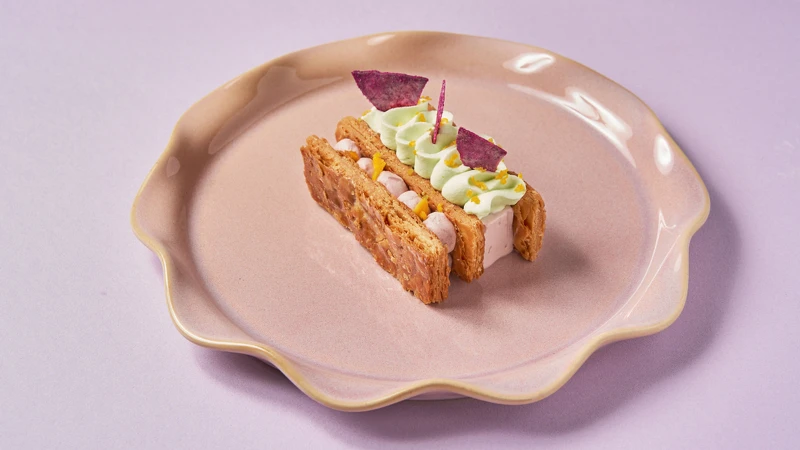 金沙斑斕芋泥千層。 金沙斑斕芋泥千層。