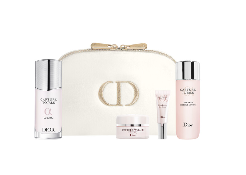 迪奧逆時能量精華組,內含:逆時能量精華50ml+逆時能量奇肌露50ml+逆時能量奇肌霜15ml+逆時能量超彈力亮眼精華5ml+美妍包,NT$6,000。 迪奧逆時能量精華組,內含:逆時能量精華50ml+逆時能量奇肌露50ml+逆時能量奇肌霜15ml+逆時能量超彈力亮眼精華5ml+美妍包,NT$6,000。