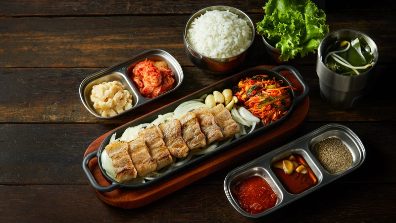 招牌八色烤肉套餐。 招牌八色烤肉套餐。