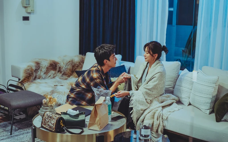 又甜又慾愛情影集《此時此刻》 曾敬驊濃情注視雙手緊握賈靜雯甜喊:嫁給我 又甜又慾愛情影集《此時此刻》 曾敬驊濃情注視雙手緊握賈靜雯甜喊:嫁給我