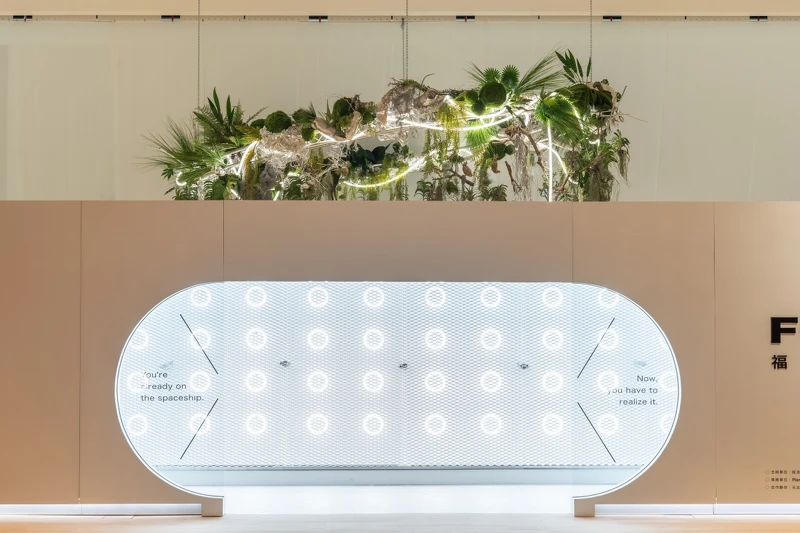 〈Life in circle〉展場以太空船的概念打造。