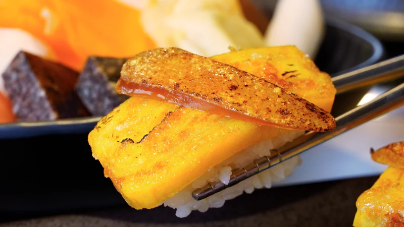 期間限定的炙燒烏魚子握壽司。