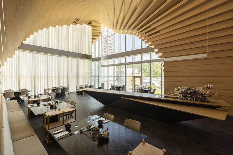 位於大直的「NOKE忠泰樂生活」5樓空間的高檔粵式火鍋餐飲品牌「明粵Ming Yuet」。 位於大直的「NOKE忠泰樂生活」5樓空間的高檔粵式火鍋餐飲品牌「明粵Ming Yuet」。