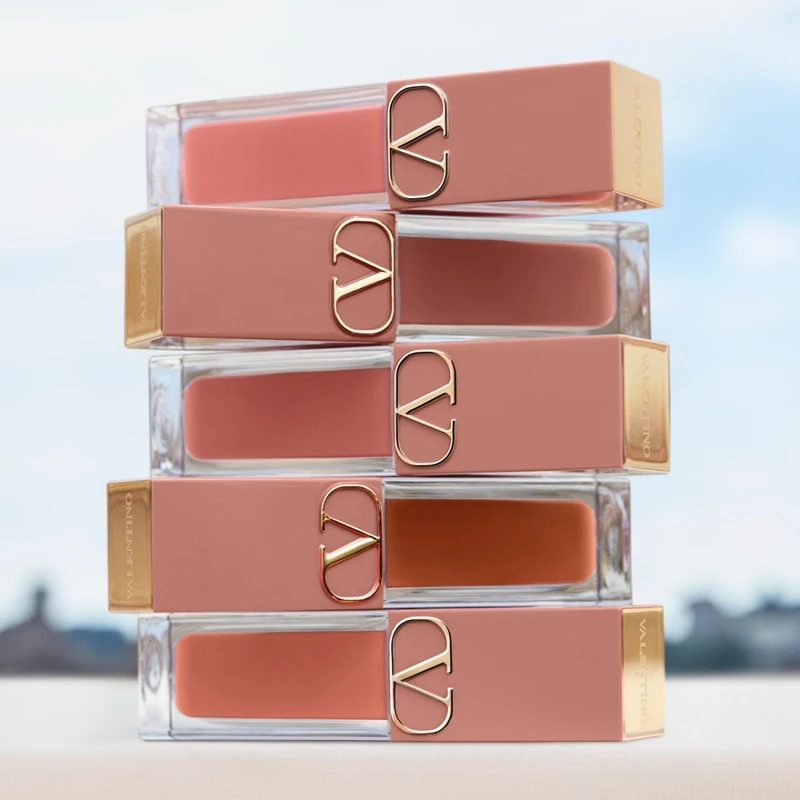 VALENTINO柔霧唇頰露LIQUIROSSO情境圖。