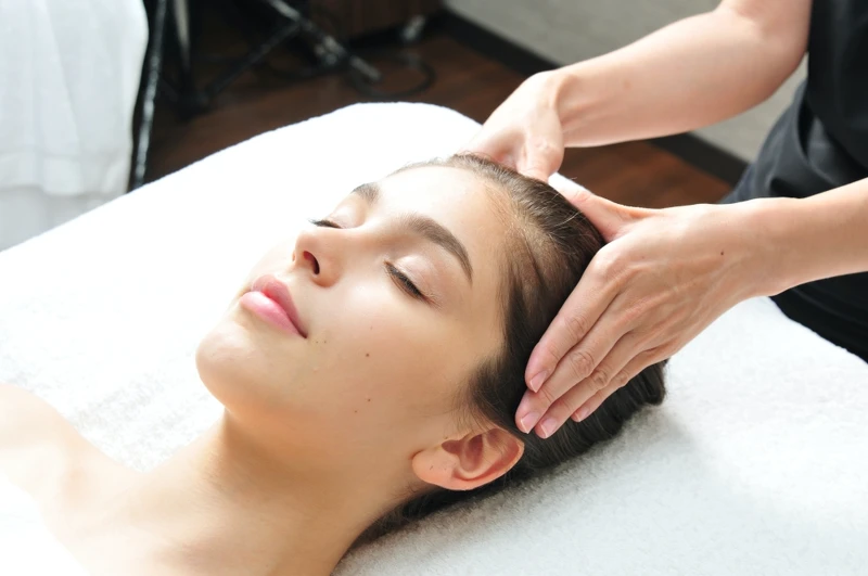 AROMATHERAPY ASSOCIATES極致全方位臉部保養示意。 AROMATHERAPY ASSOCIATES極致全方位臉部保養示意。