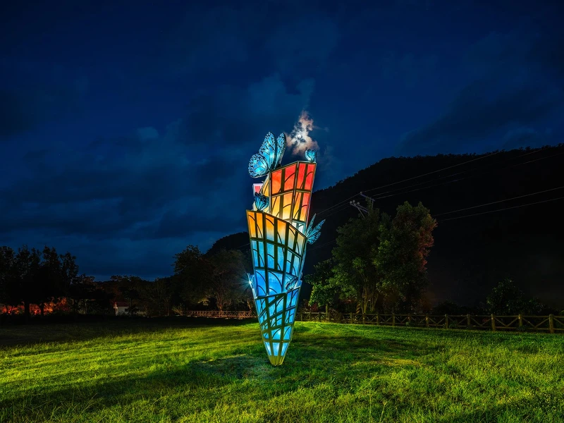 森岡厚次《遷徙中的蝴蝶》 森岡厚次《遷徙中的蝴蝶》