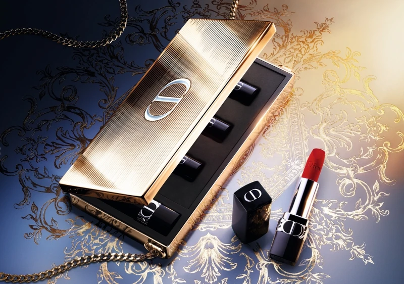 DIOR迪奧藍星唇膏金燦手拿包杜樂麗花園限量版情境圖。