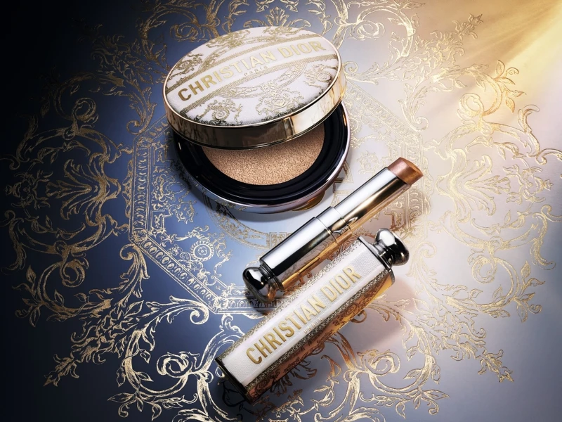 DIOR迪奧超完美氣墊外殼杜樂麗花園限量版，NT1,250。DIOR迪奧癮誘唇膏外殼杜樂麗花園限量版，NT1,100