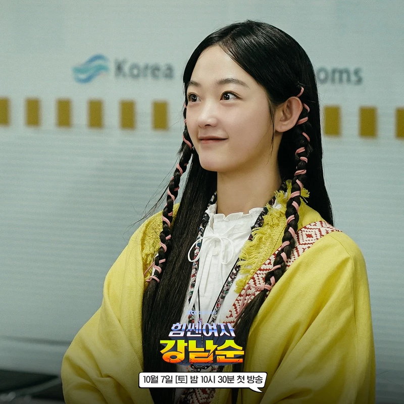 姜南順對初識的康熙植說平語,沒大沒小稱讚他帥,一到南韓就開始”撩男” 姜南順對初識的康熙植說平語,沒大沒小稱讚他帥,一到南韓就開始”撩男”