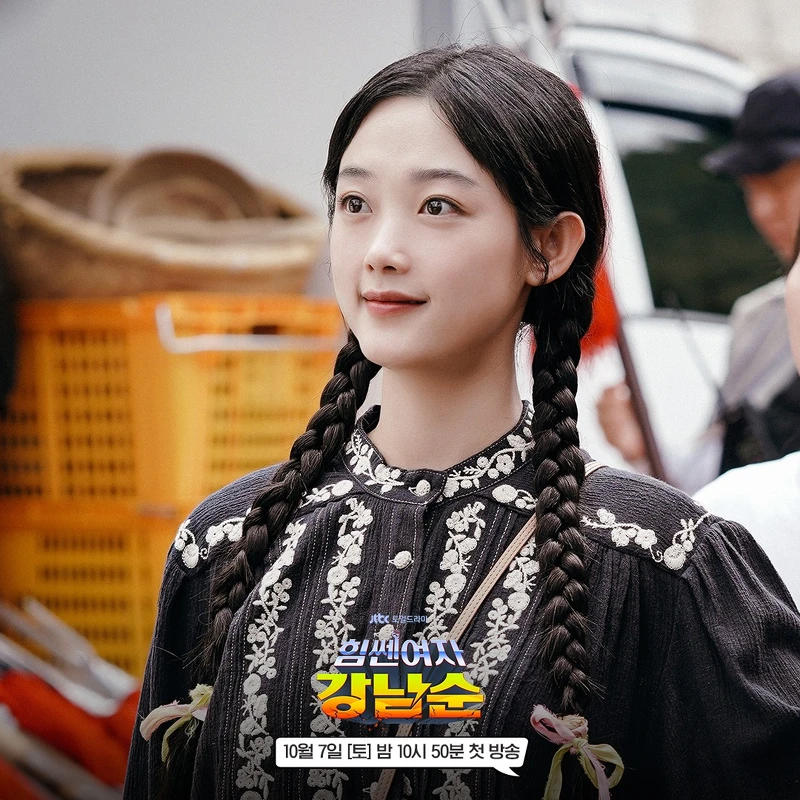 李瑜美飾姜南順 李瑜美飾姜南順