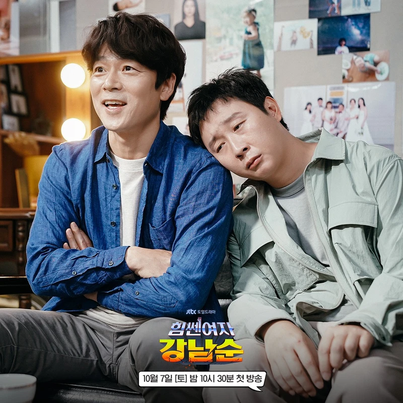 李承俊飾姜奉高(左)、金基斗飾黃錦東(右) 李承俊飾姜奉高(左)、金基斗飾黃錦東(右)