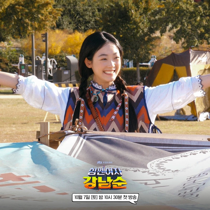 無家可歸的南順還自得其樂在公園搭蒙古包準備過夜 無家可歸的南順還自得其樂在公園搭蒙古包準備過夜